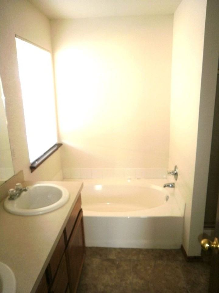 3148 Southwest 103rd Place - Photo 7 of 9