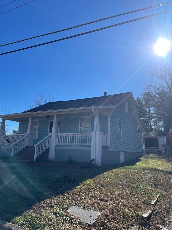 1112 Cayuga St - Photo 2 of 9