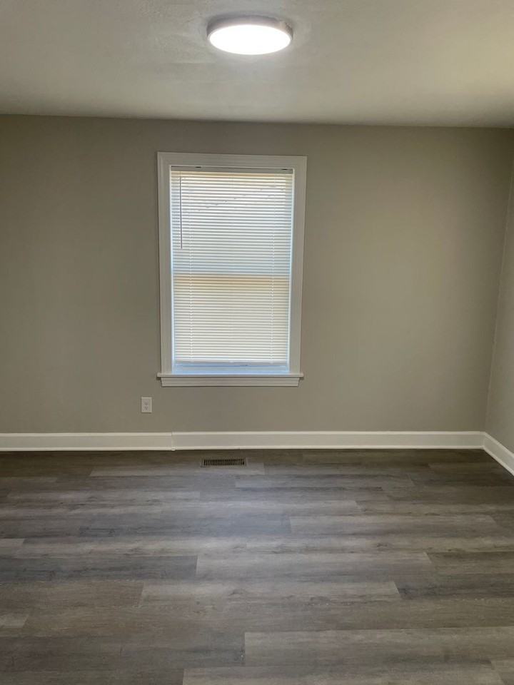 1112 Cayuga St - Photo 4 of 9