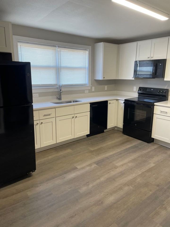 1112 Cayuga St - Photo 5 of 9