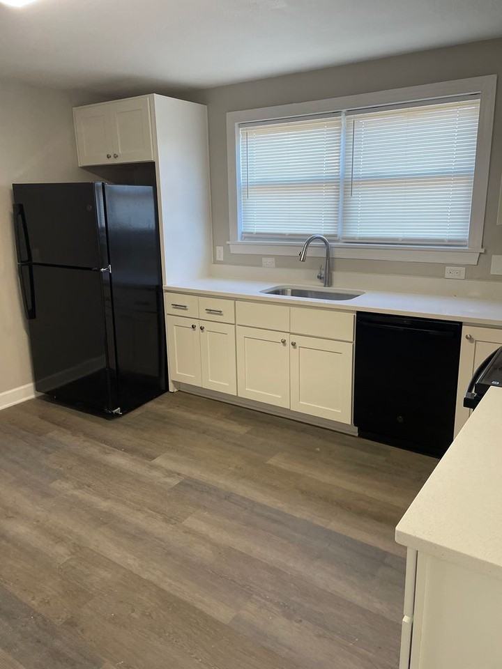 1112 Cayuga St - Photo 7 of 9