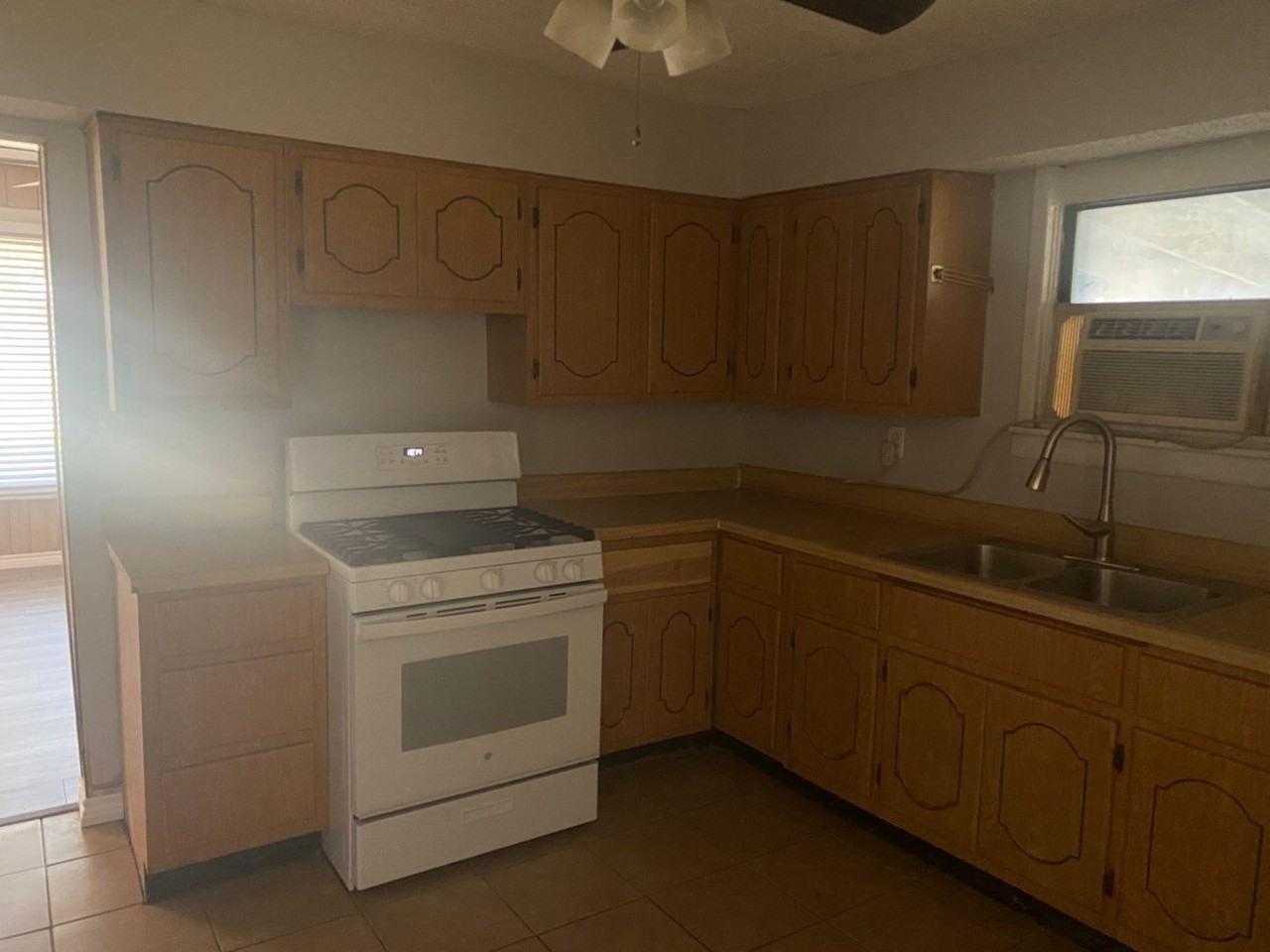 2811 West Elm Street - Photo 6 of 8