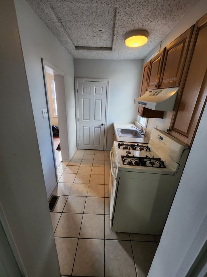 26 Green Street - Photo 3 of 6