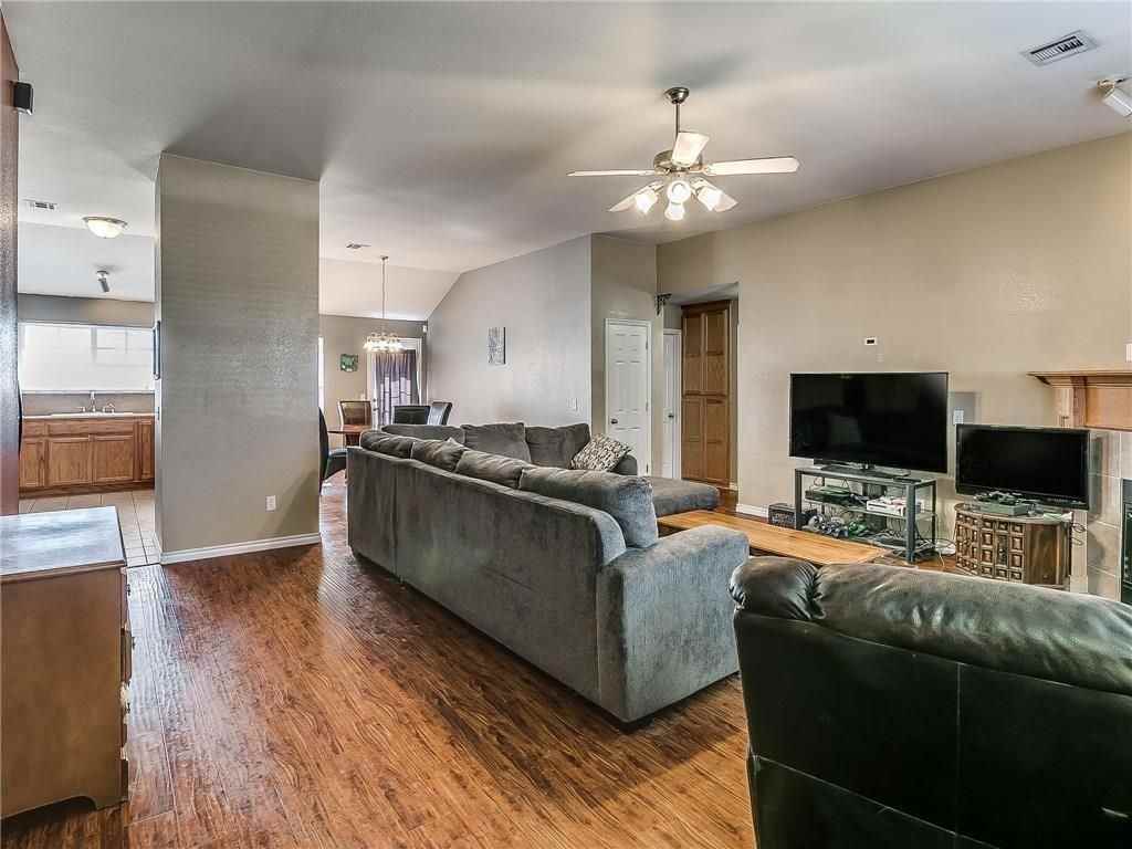 8000 Woodhue Drive - Photo 5 of 17