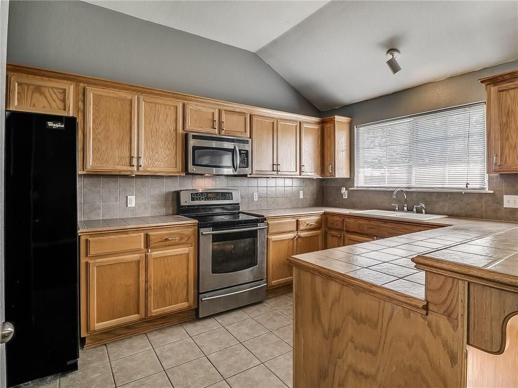 8000 Woodhue Drive - Photo 6 of 17