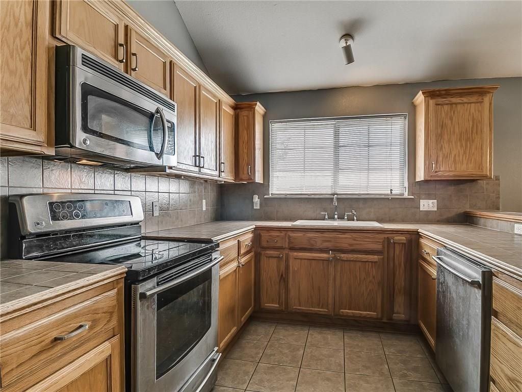 8000 Woodhue Drive - Photo 7 of 17