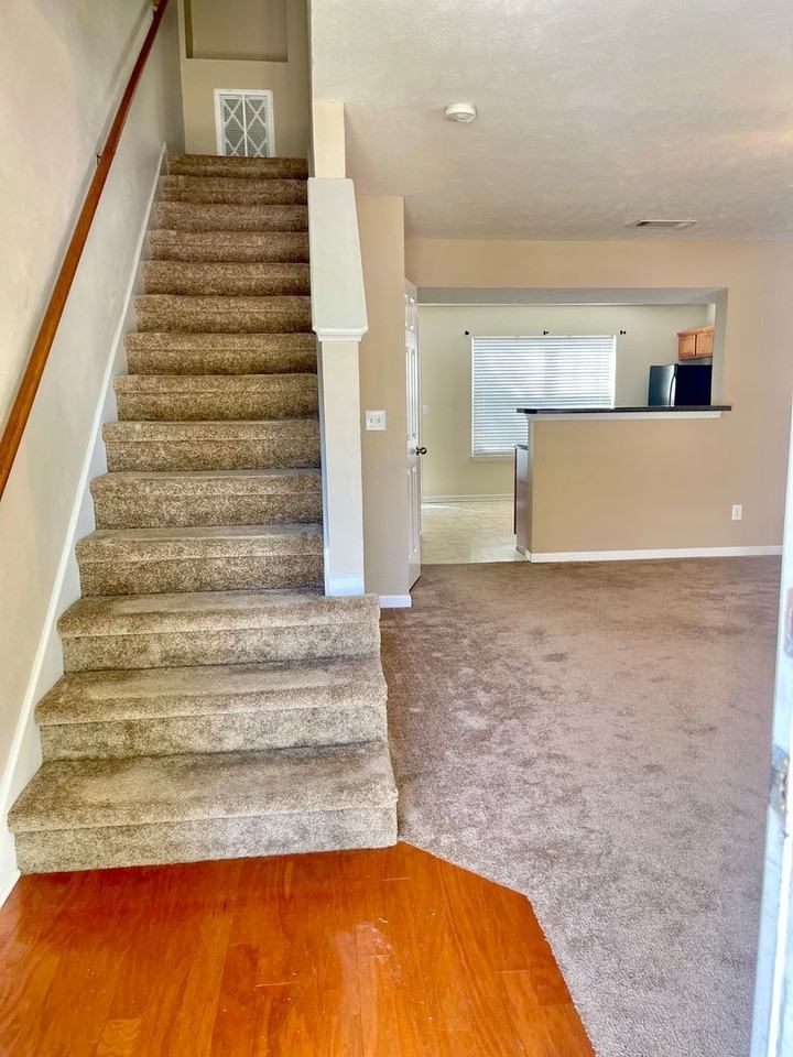 318 Doe Ridge Ct - Photo 3 of 34