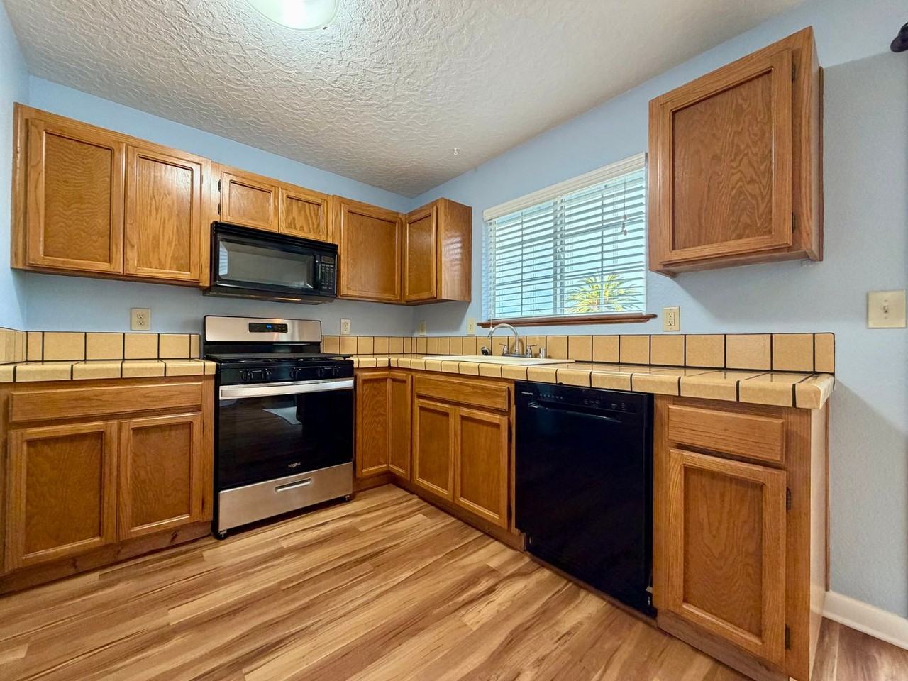 2341 Lee Lane - Photo 3 of 28