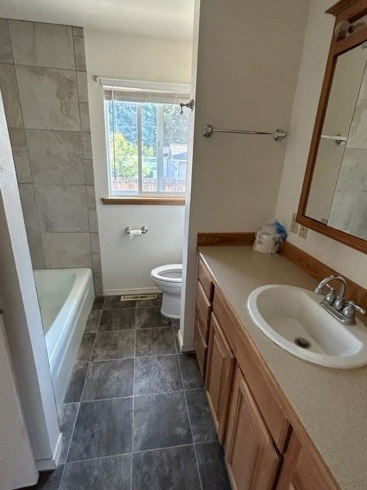 308 E 1st St #A - Photo 7 of 9