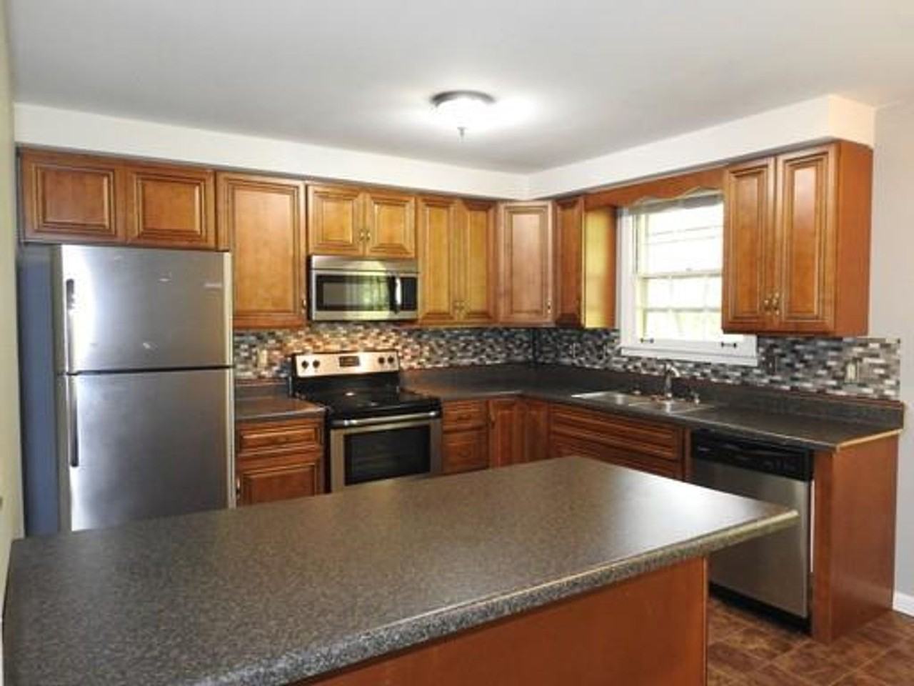 529 Morrison Dr - Photo 2 of 11