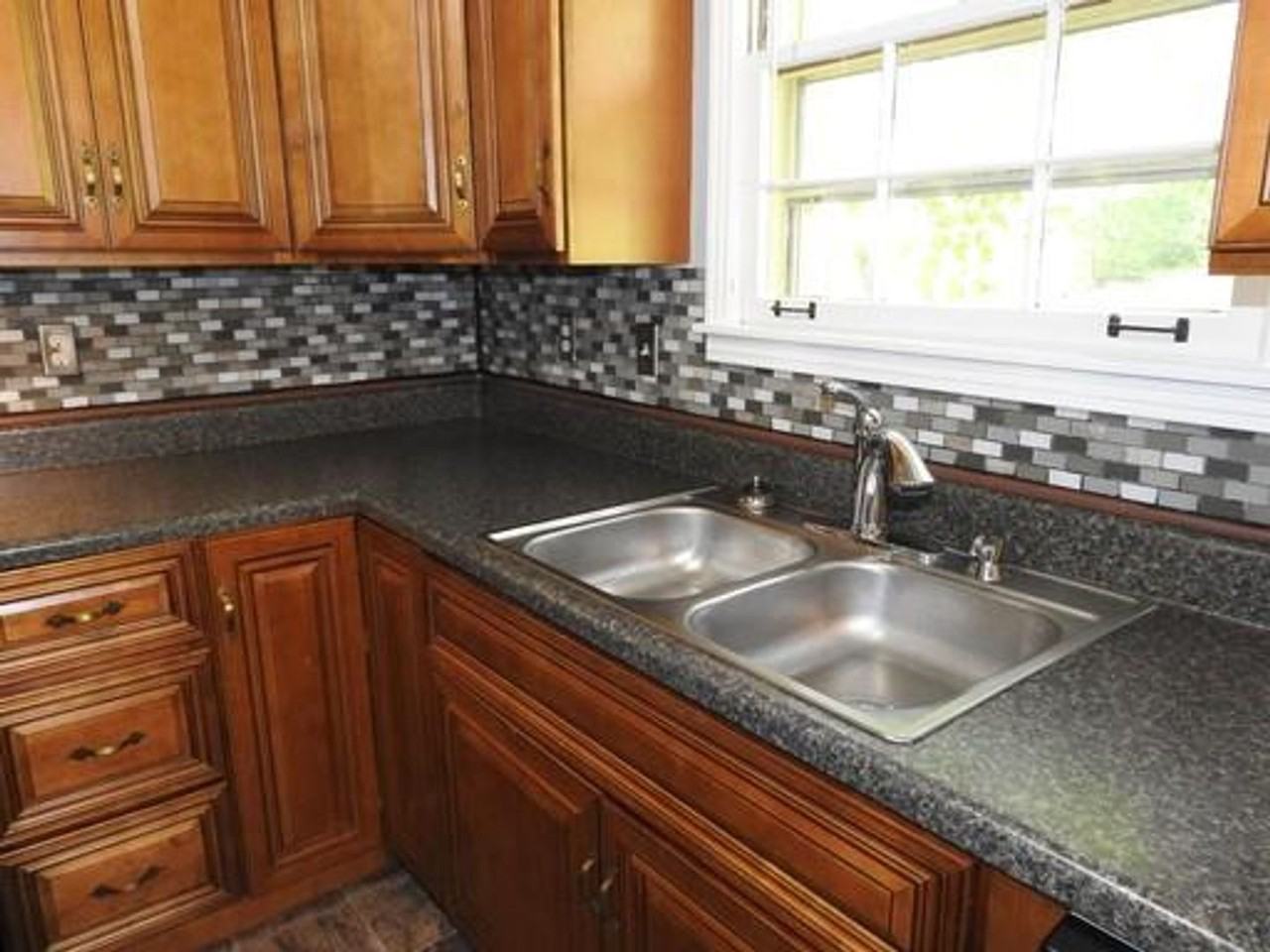 529 Morrison Dr - Photo 3 of 11