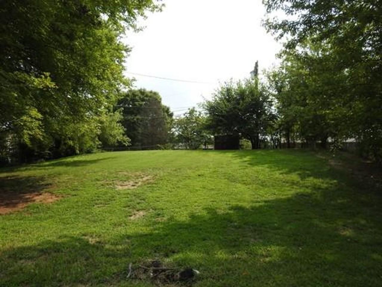 529 Morrison Dr - Photo 4 of 21