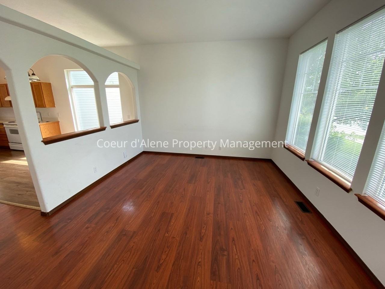 2541 West Apperson Drive - Photo 2 of 10