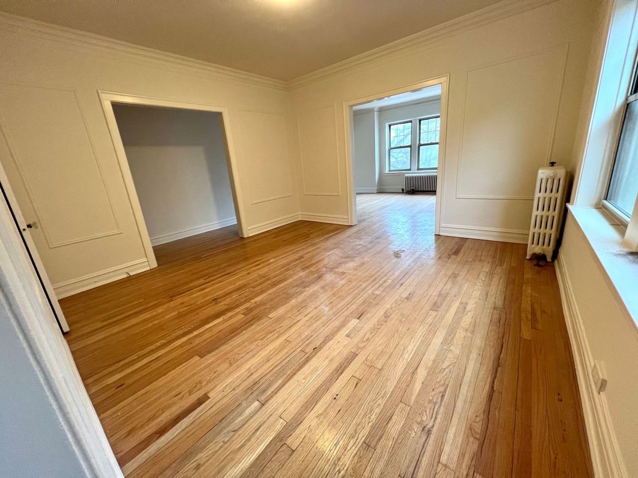 Beautiful Courtyard Building, Near the Lake in Evanston! - Photo 7 of 50