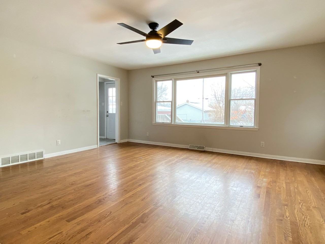 3537 Franklin Avenue - Photo 3 of 16