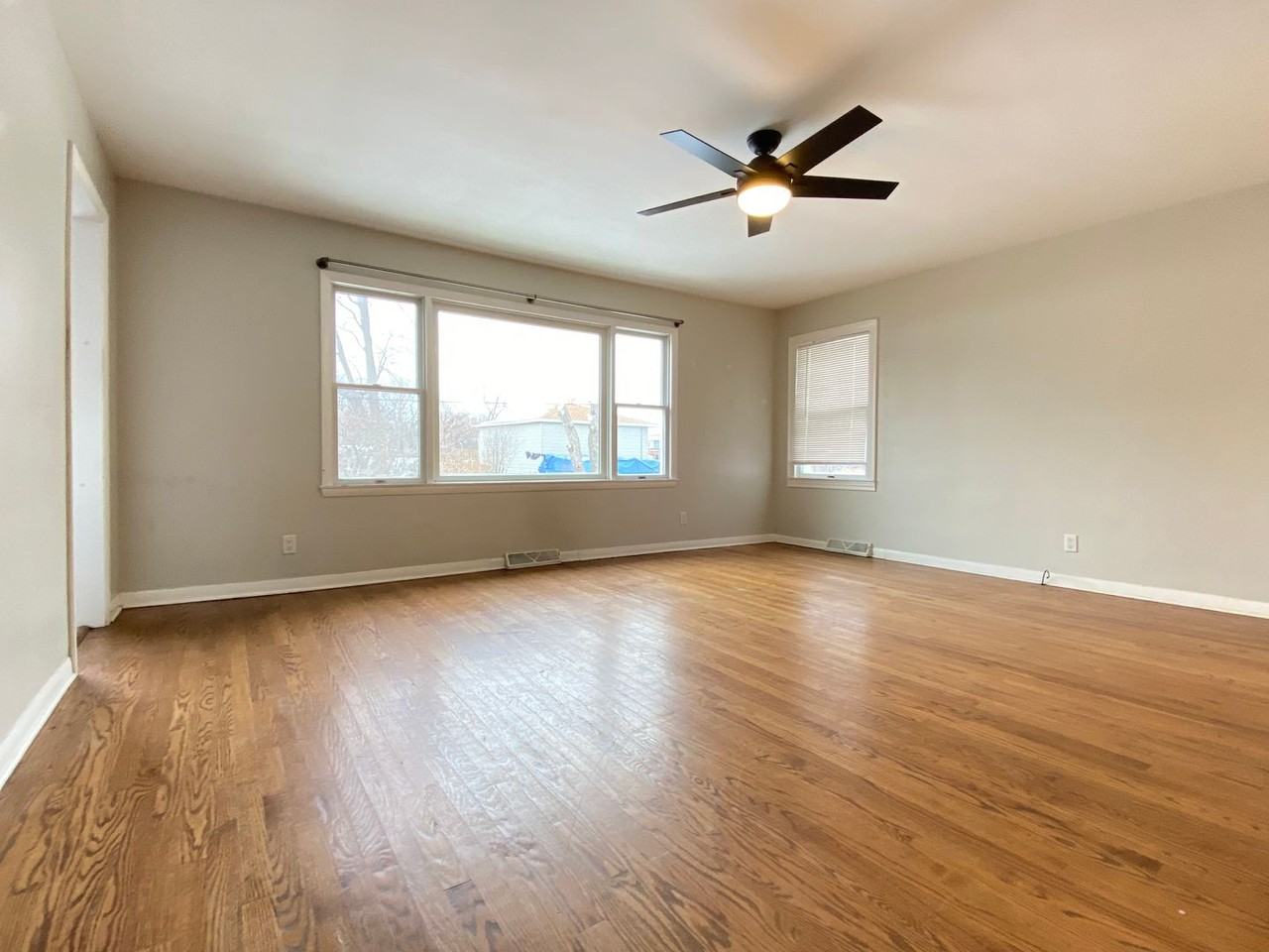 3537 Franklin Avenue - Photo 5 of 16