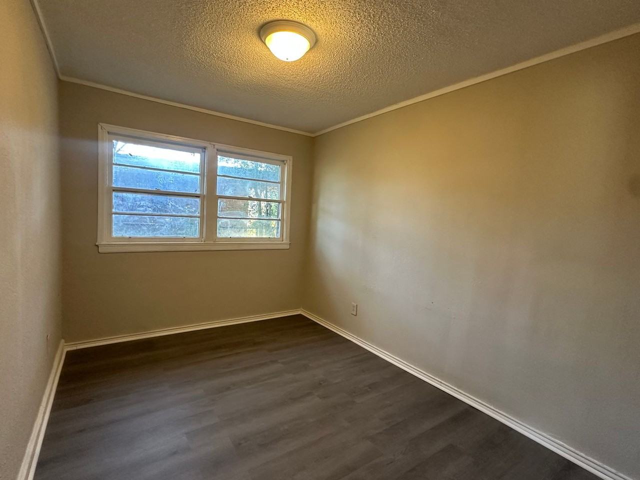 2804 S General Wainwright Dr - Photo 2 of 11