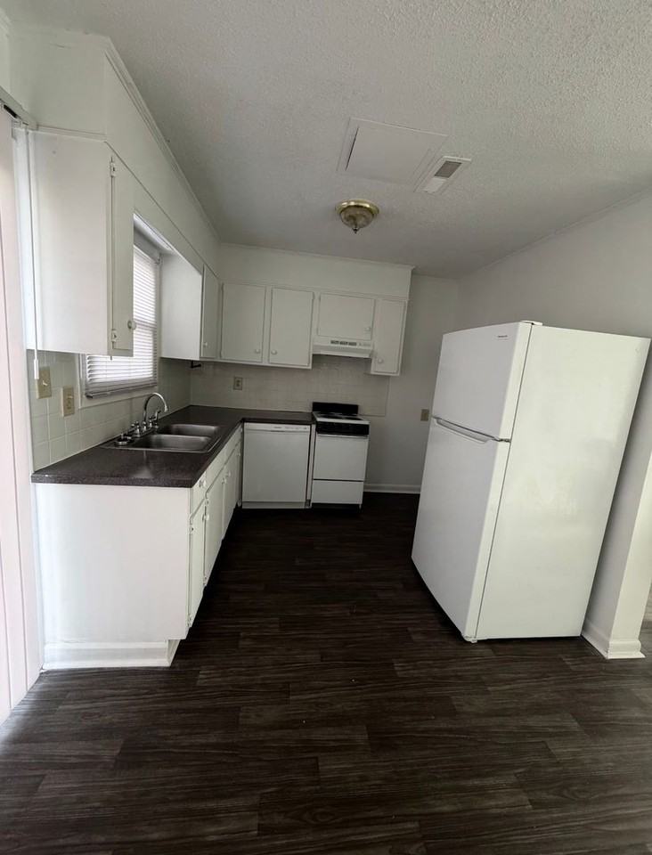 1023 Salisbury Street #E - Photo 2 of 11