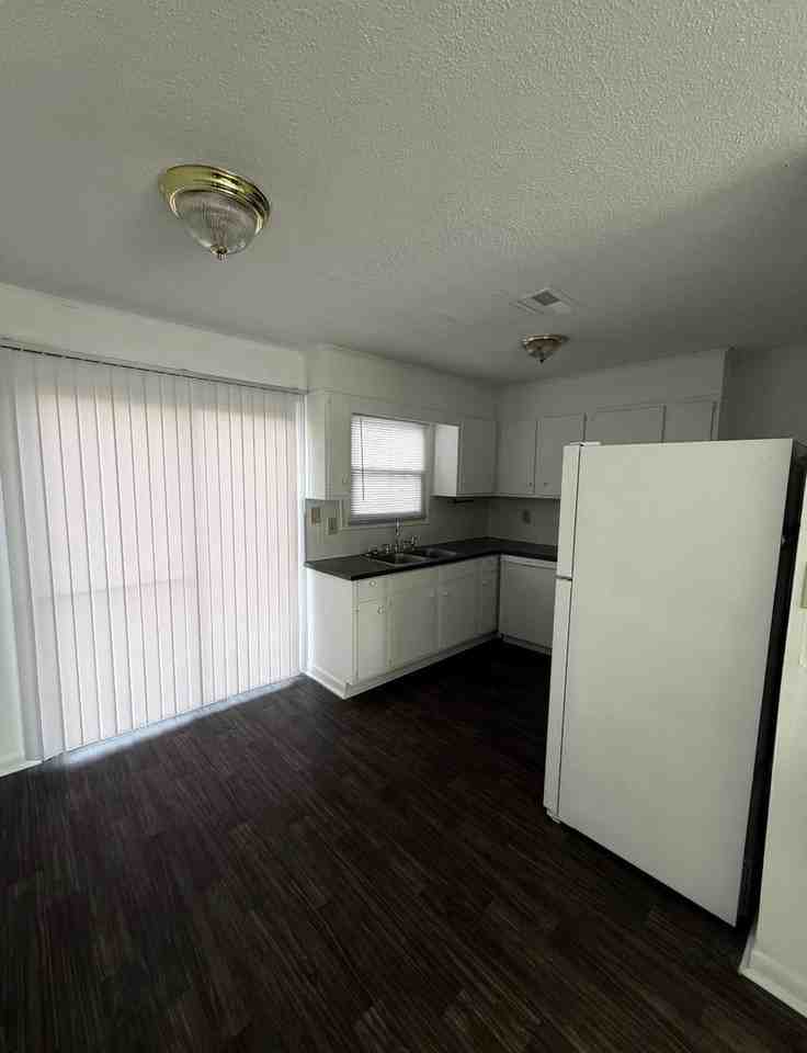 1023 Salisbury Street #E - Photo 3 of 11