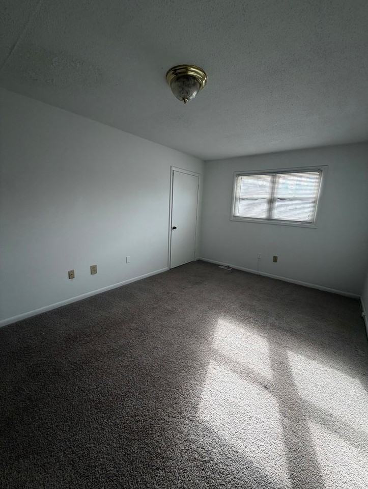 1023 Salisbury Street #E - Photo 7 of 11