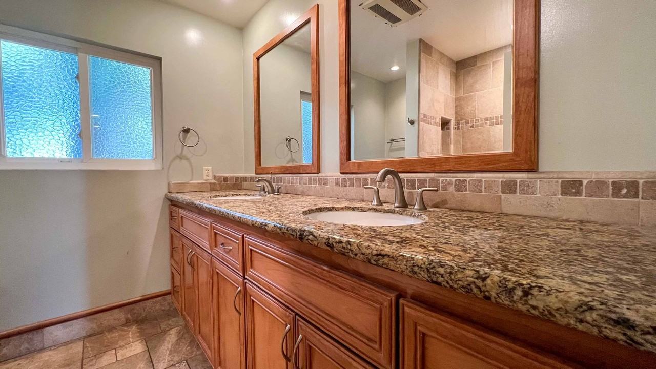 5635 Urban Dr - Photo 6 of 31