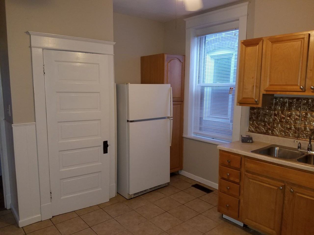 4428 Ellenwood Ave - Photo 3 of 12