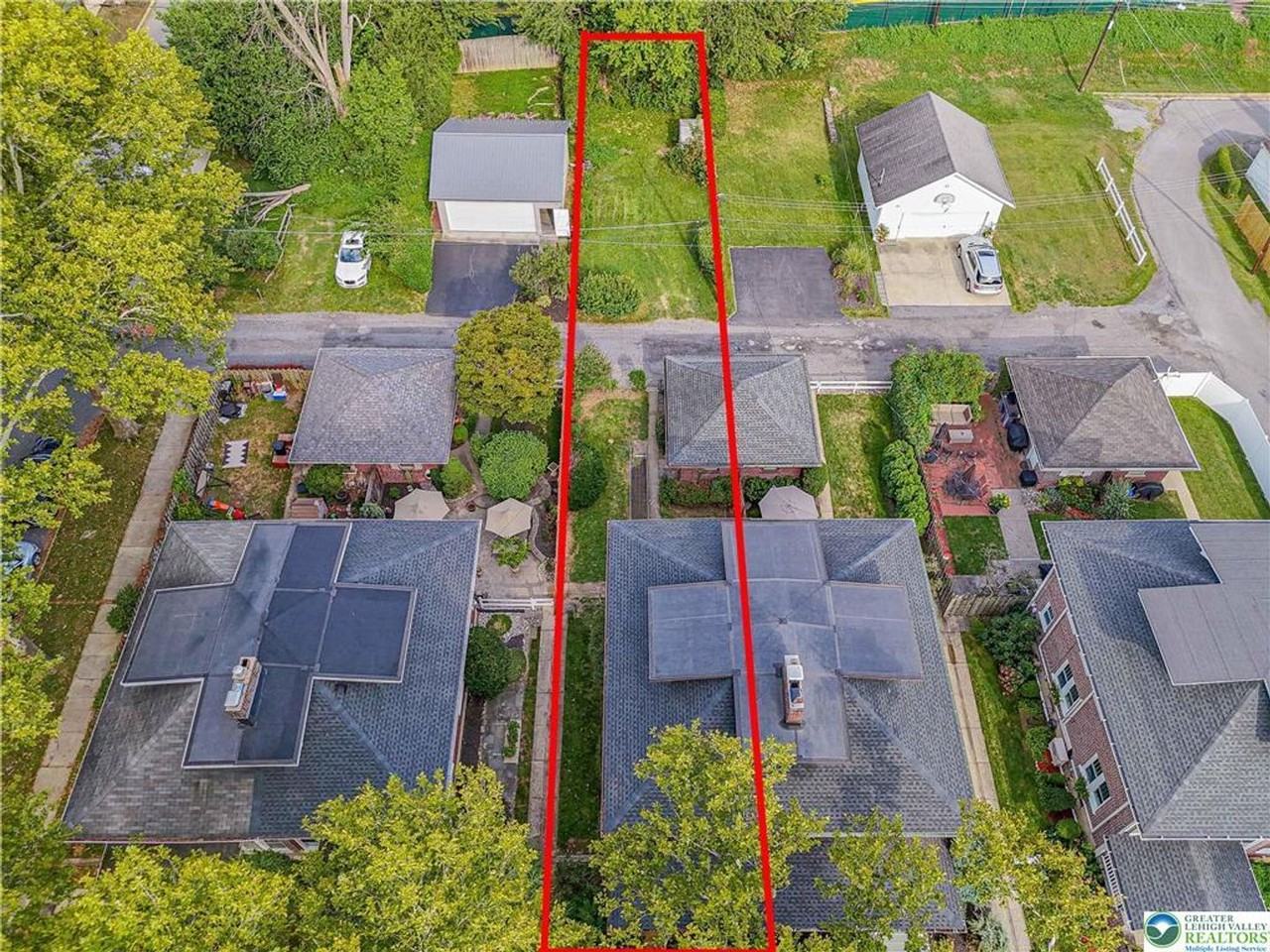 1030 N New St - Photo 2 of 11
