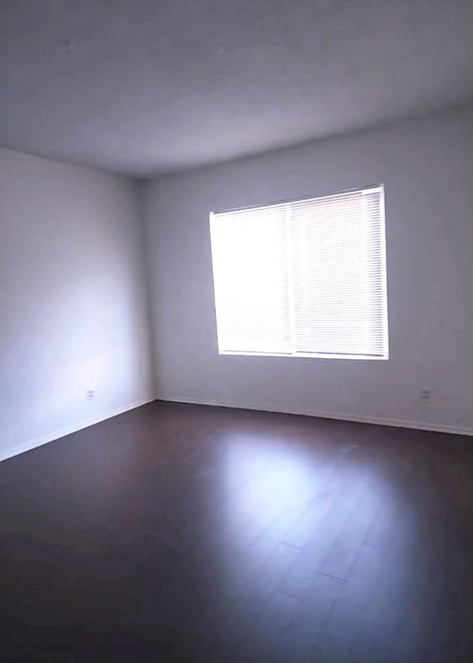 Spacious Apartment in Sawtelle Los Angeles - Photo 2 of 20