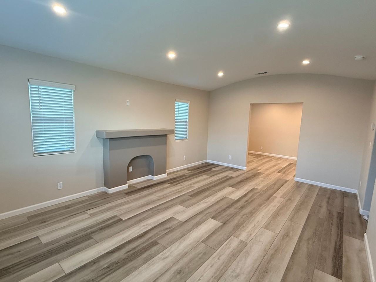 1634 Broad Ave - Photo 2 of 30