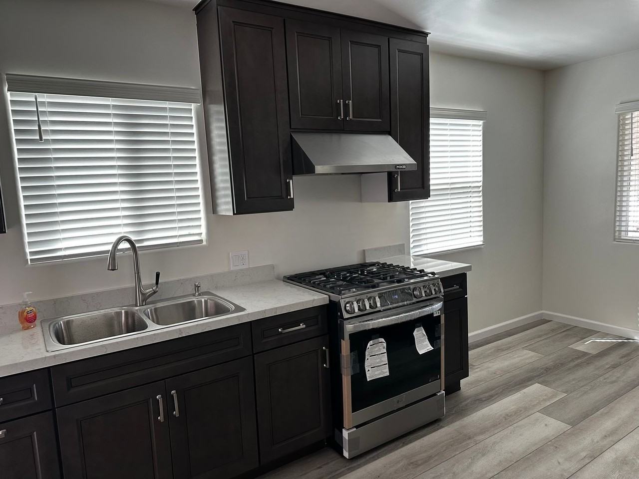 1634 Broad Ave - Photo 4 of 30