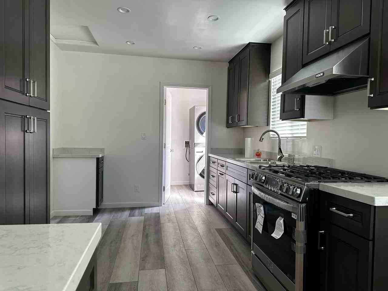 1634 Broad Ave - Photo 5 of 30