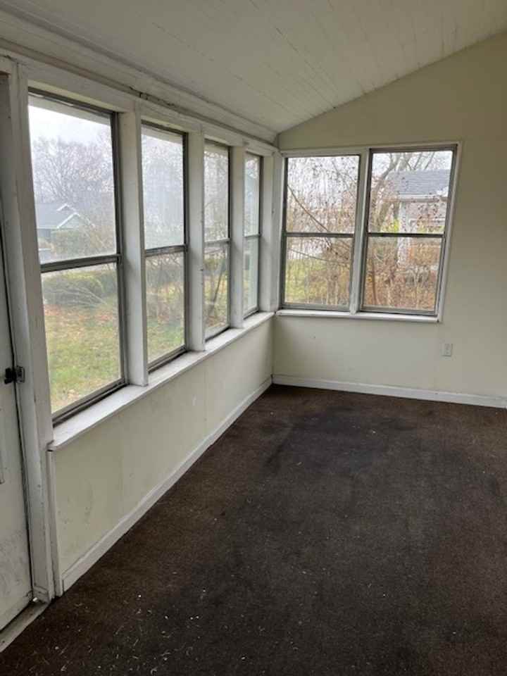 1112 S Rogers St - Photo 2 of 14