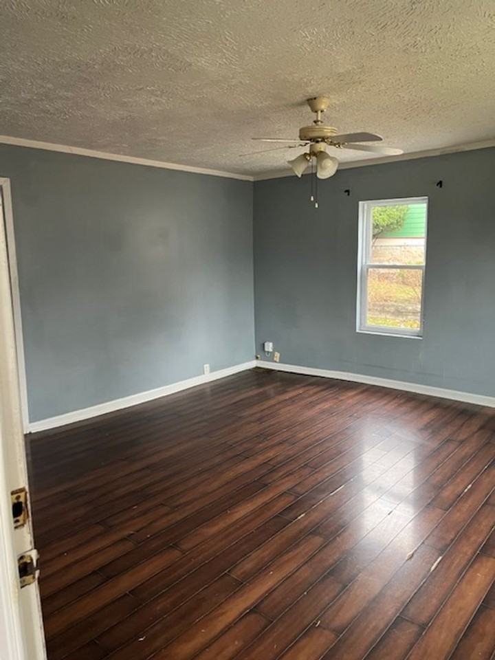 1112 S Rogers St - Photo 4 of 14