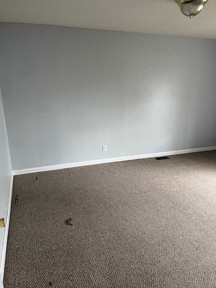 1112 S Rogers St - Photo 5 of 14