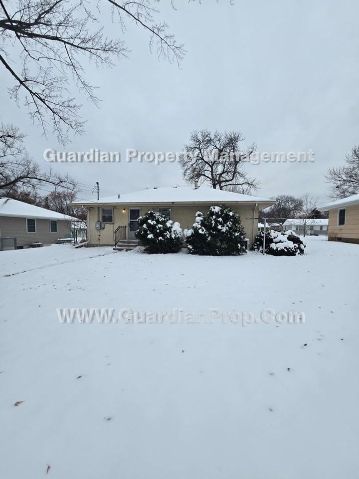 4433 Quincy St Ne - Photo 2 of 15