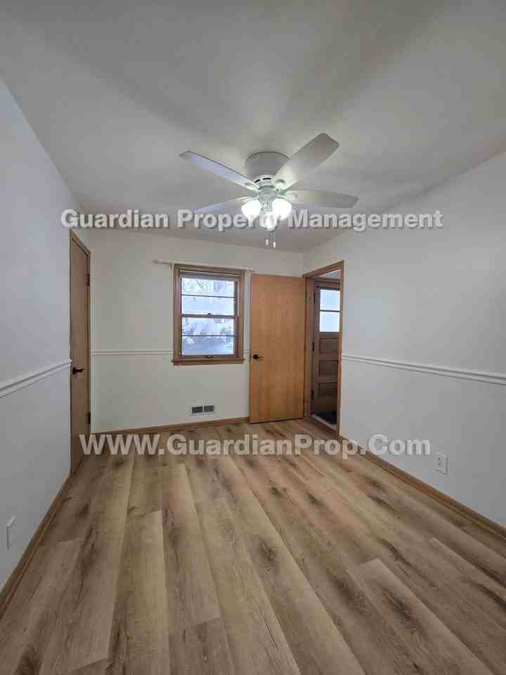 4433 Quincy St Ne - Photo 6 of 15