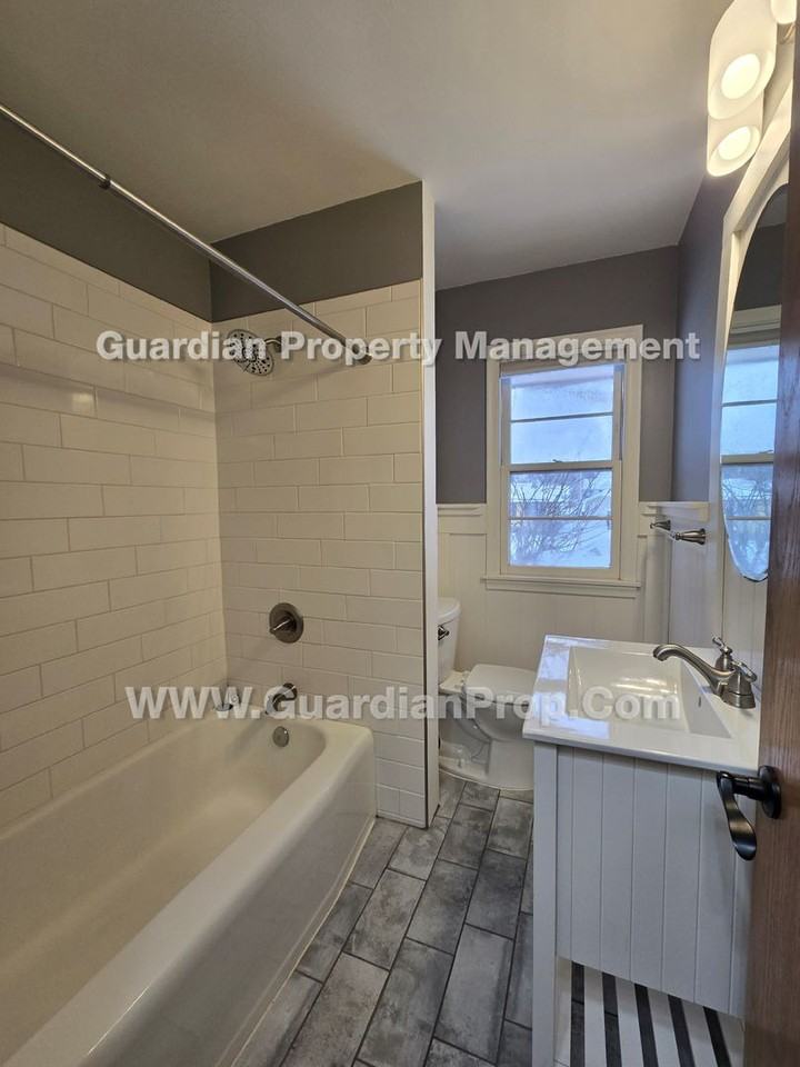 4433 Quincy St Ne - Photo 7 of 15