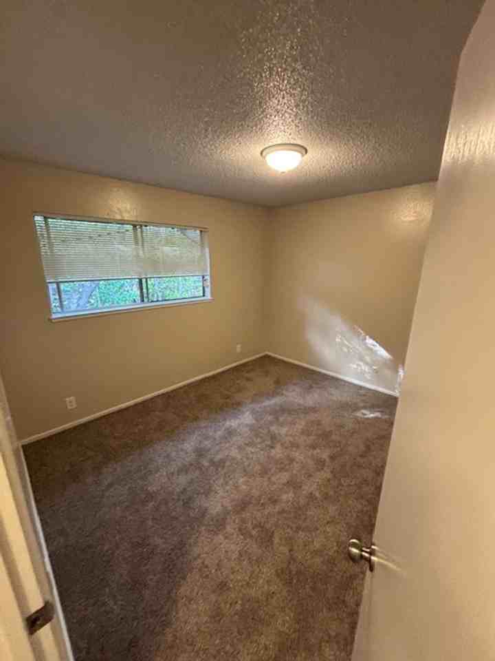 St Kathryn Apartments - Photo 5 of 11