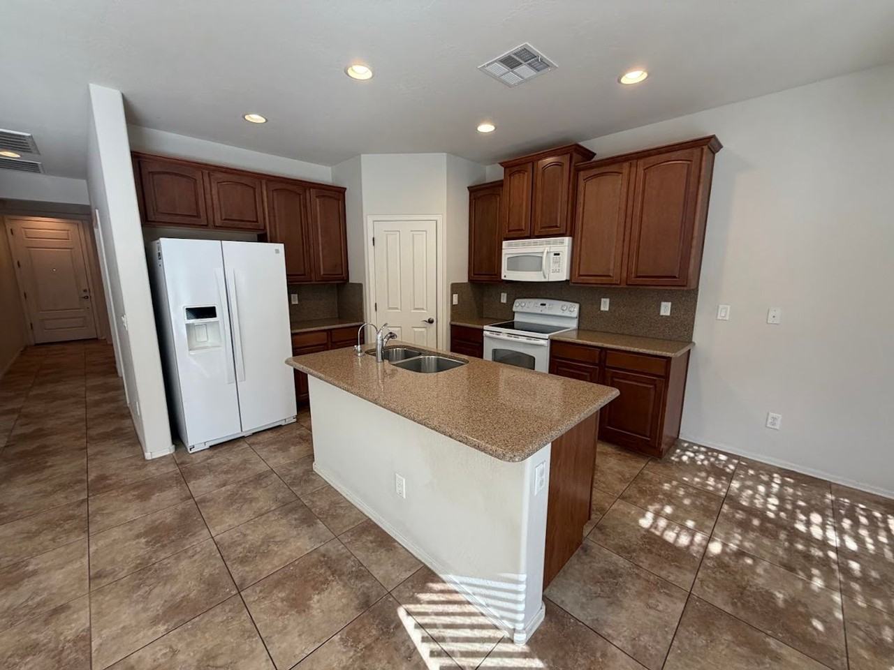3349 E Cheyenne St - Photo 3 of 18