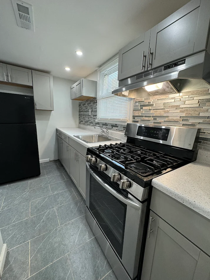 2630 Mccarey St - Photo 4 of 11