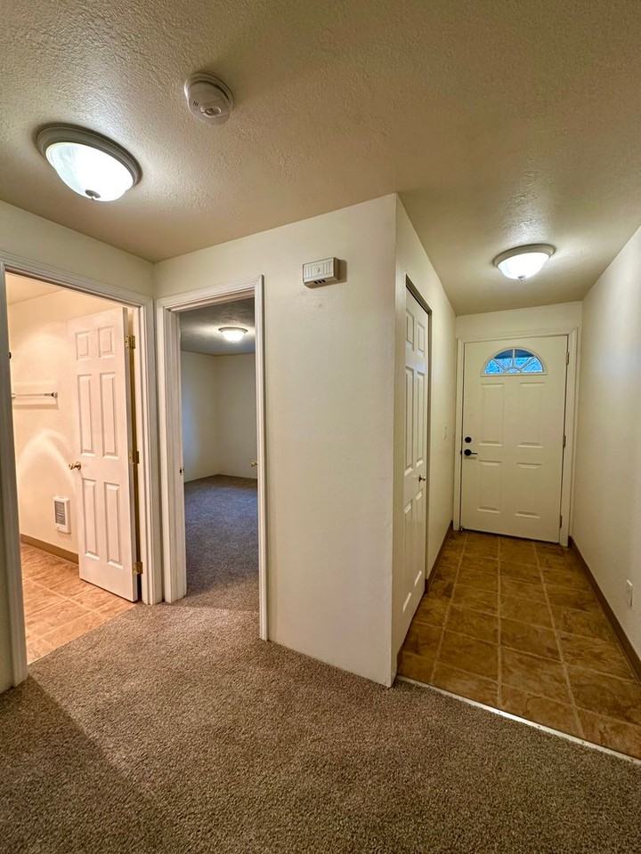 611 Ne Larch Ave - Photo 3 of 21