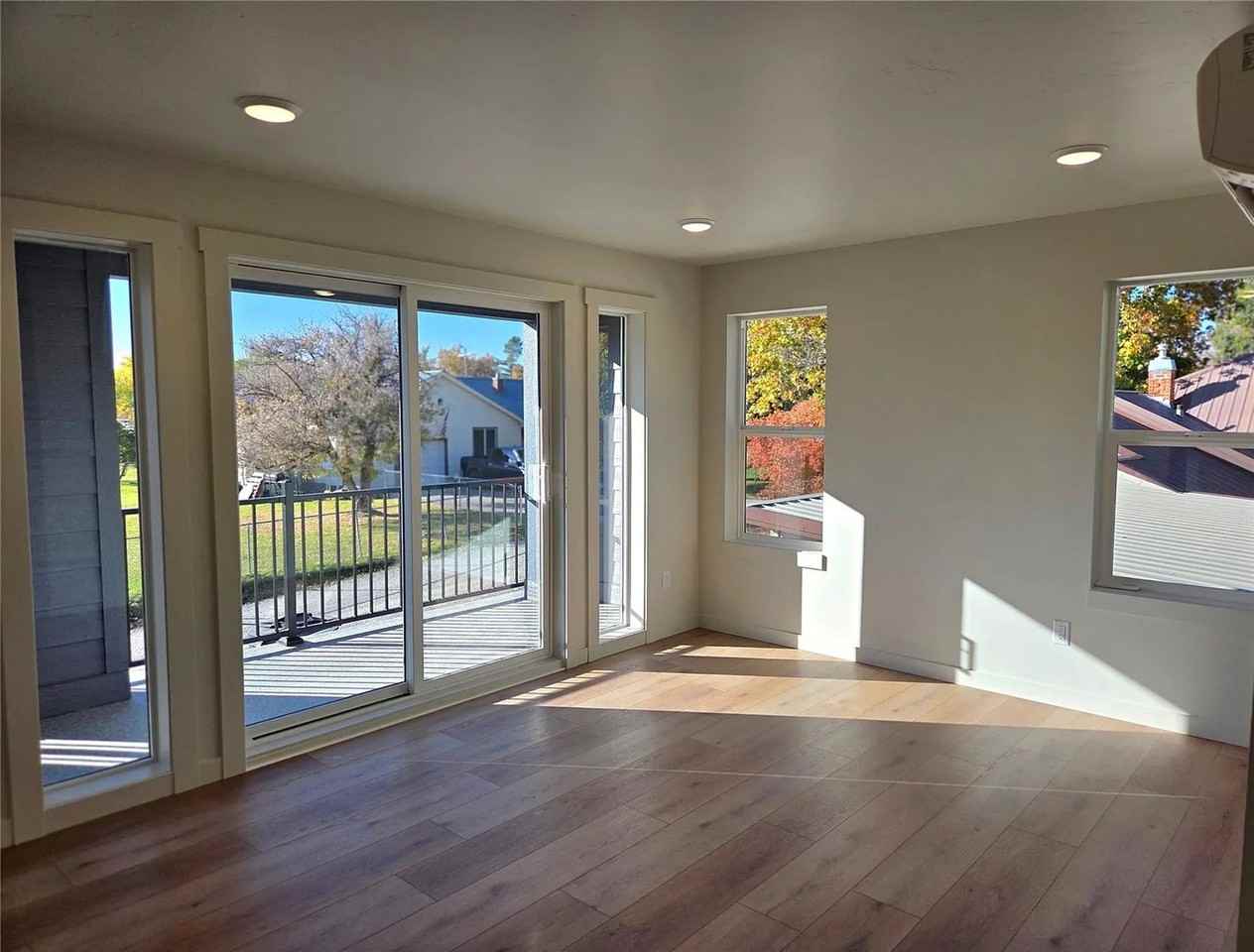 819 9th ave West - Photo 5 of 14