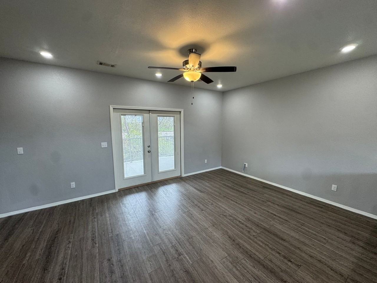 1666 S Razorback Rd - Photo 3 of 21
