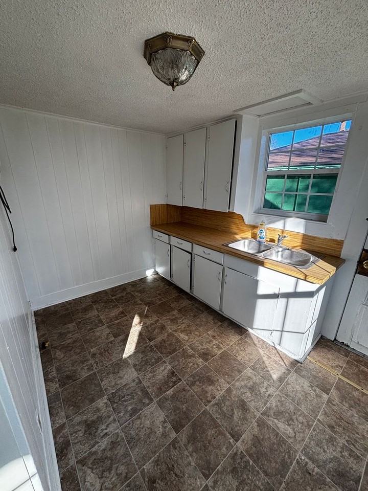 703 South Reno Avenue - Photo 5 of 9