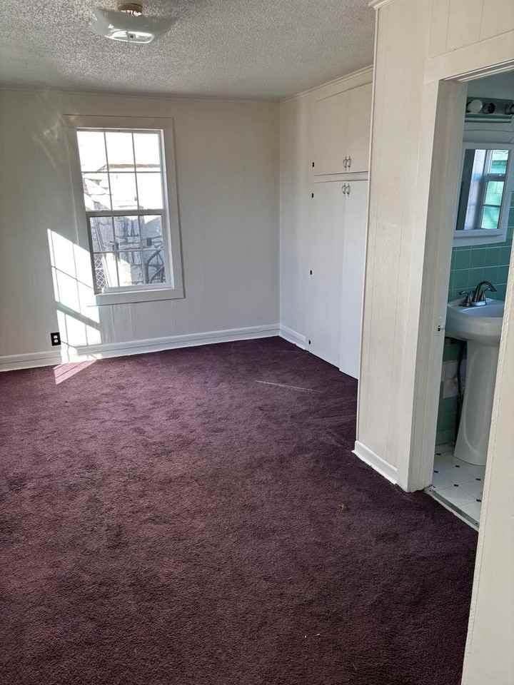 703 South Reno Avenue - Photo 7 of 9