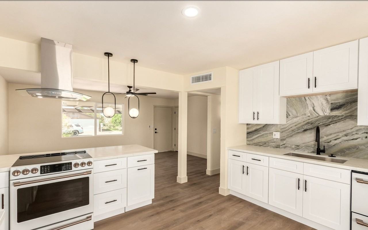 12613 N 29th Ave - Photo 2 of 12