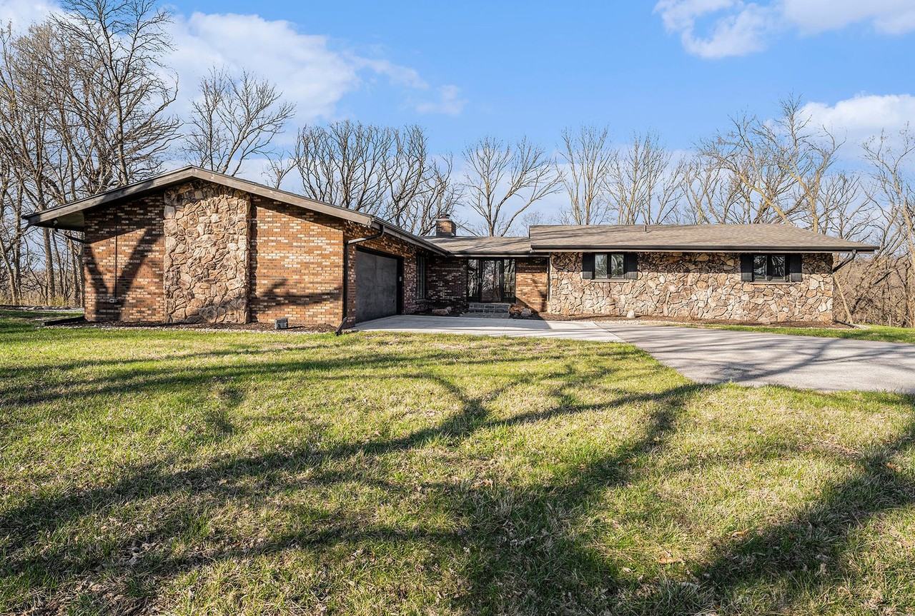 3935 Kristy Plaza - Photo 3 of 48