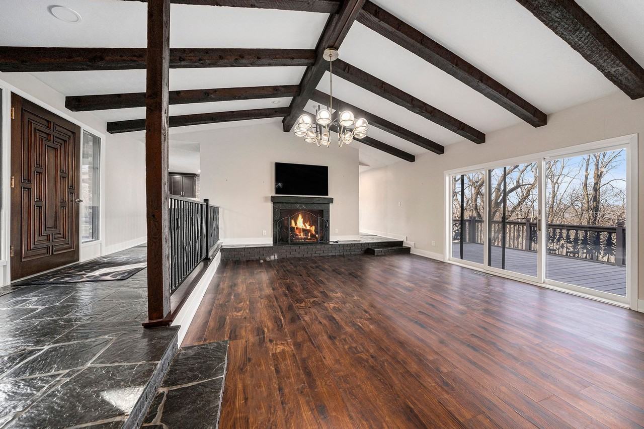 3935 Kristy Plaza - Photo 5 of 48