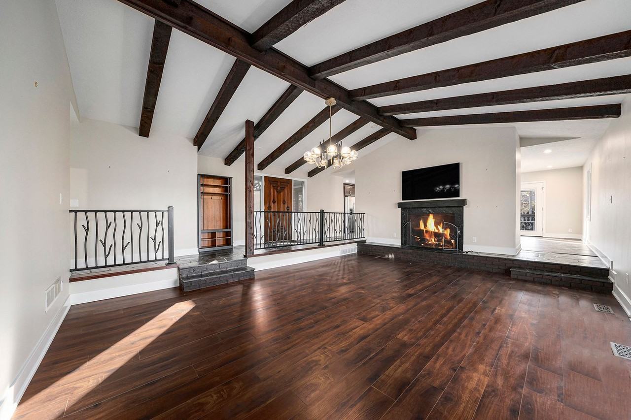 3935 Kristy Plaza - Photo 6 of 48