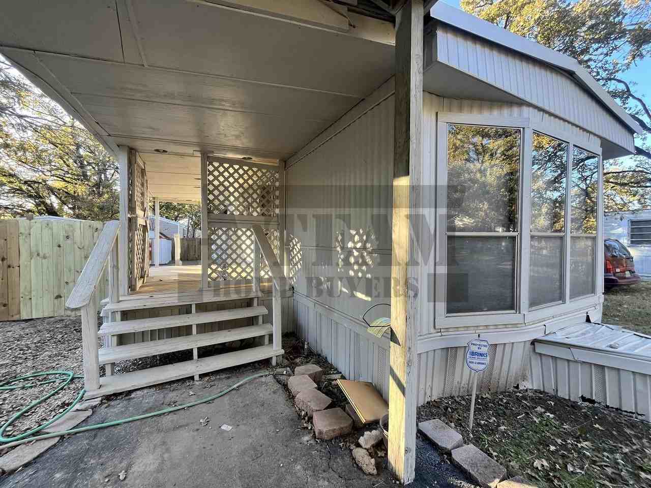 135 Oxbow St - Photo 2 of 32